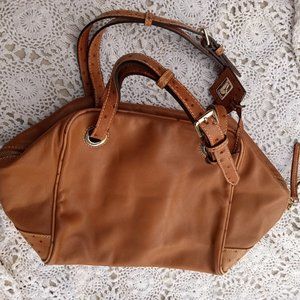 Dooney & Bourke soft leather bag, excellent condition!